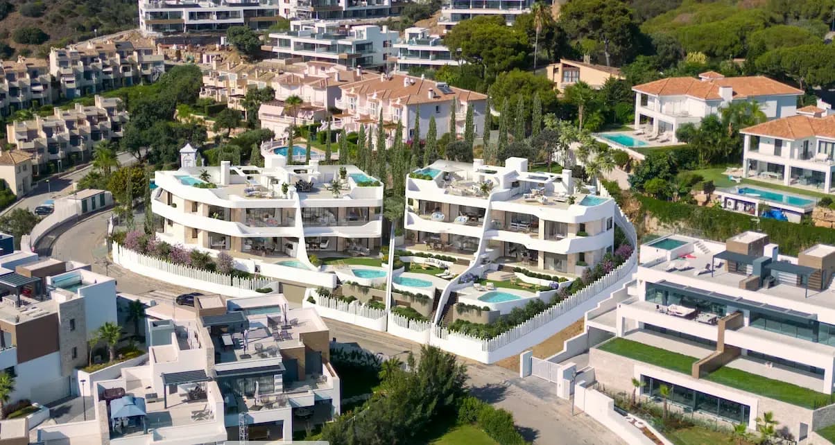 Ekskluzywne Apartamenty z Prywatnymi Basenami i Widokiem na Morze w Cabopino, Marbella