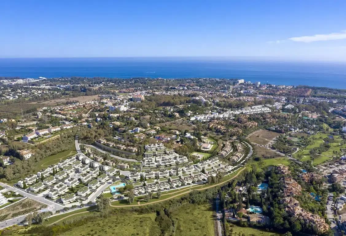 Wille bliźniacze z tarasem solarium i widokiem na morze – Estepona